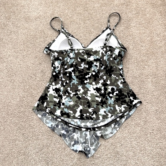 Magicsuit GI Jane Rita Tiered Flowy Camo Army Green Wireless Tankini Top Size 10 - Picture 4 of 9